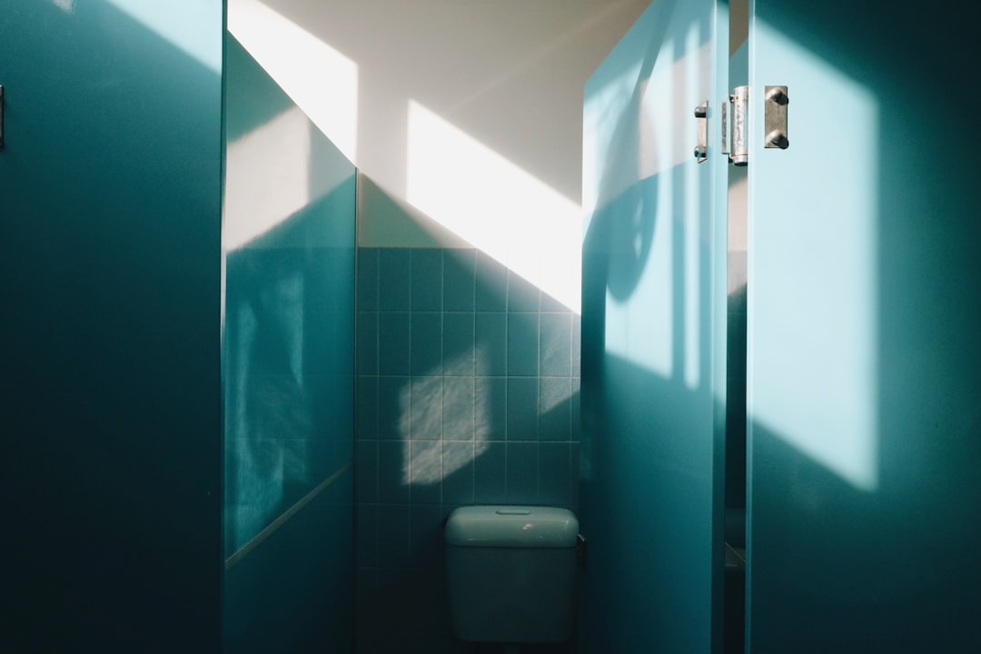 Photo Bathroom decluttering